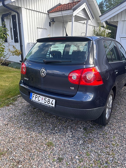 Volkswagen Golf V 2 of 7