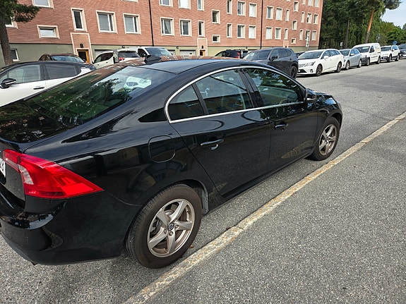 Volvo S60 4 of 6