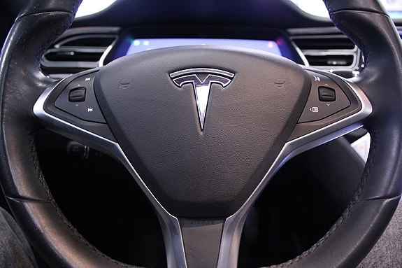 Tesla Model S 24 of 30