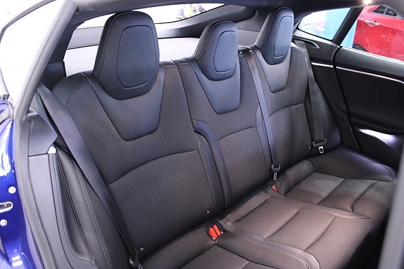 Tesla Model S 18 of 30