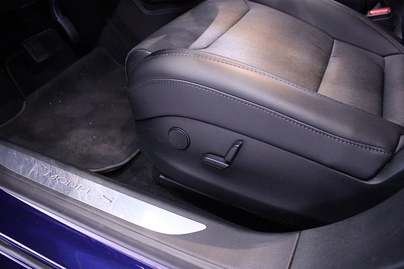 Tesla Model S 19 of 30