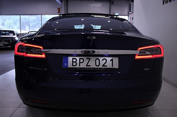 Tesla Model S 7 of 30