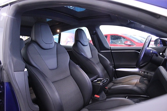 Tesla Model S 16 of 30