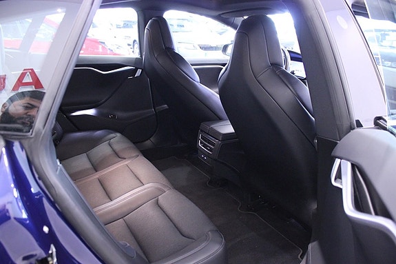 Tesla Model S 17 of 30