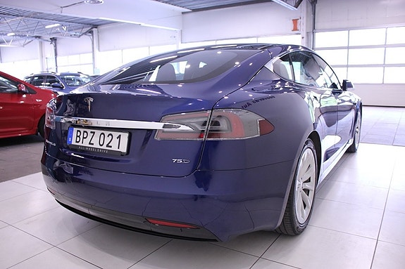 Tesla Model S 8 of 30