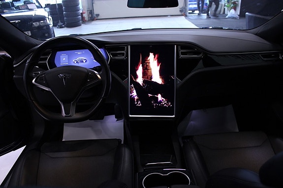 Tesla Model S 13 of 30