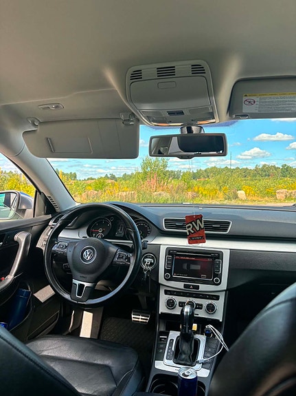 Volkswagen Passat Alltrack 2 of 6