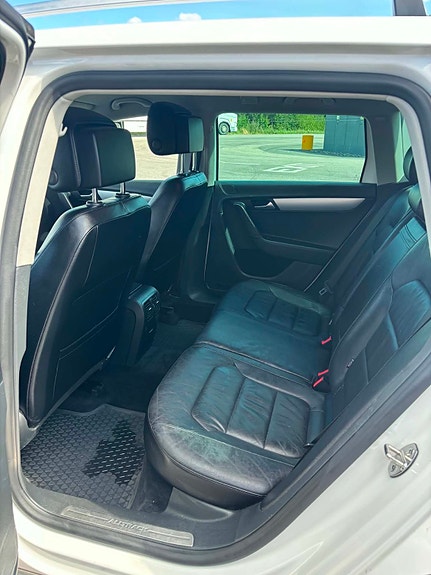 Volkswagen Passat Alltrack 4 of 6