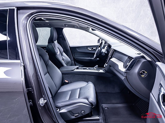 Volvo XC60 15 of 30