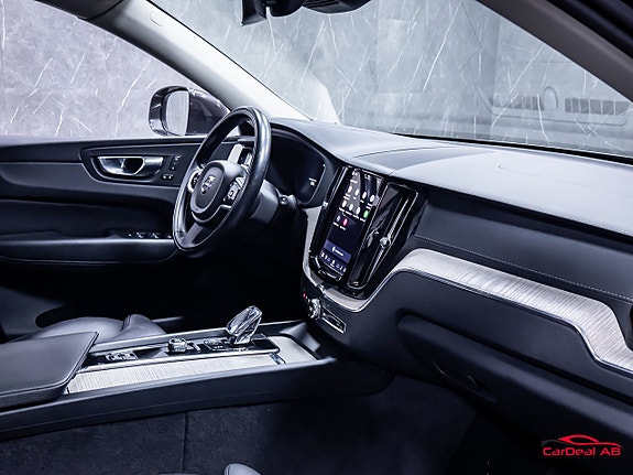 Volvo XC60 13 of 30
