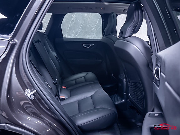 Volvo XC60 16 of 30