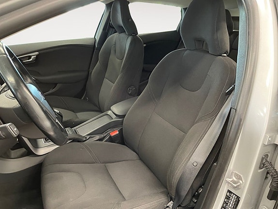 Volvo V40 9 of 22