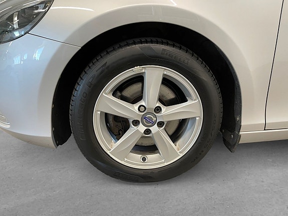 Volvo V40 8 of 22