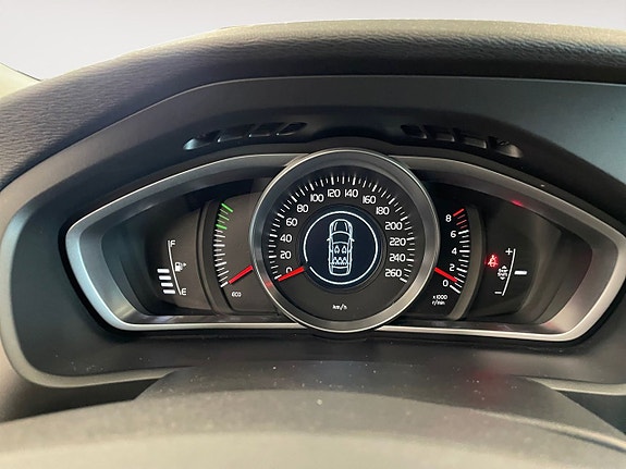Volvo V40 12 of 22