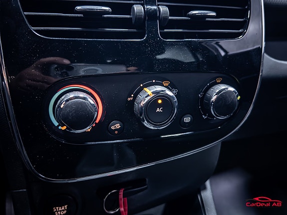 Renault Clio 22 of 25