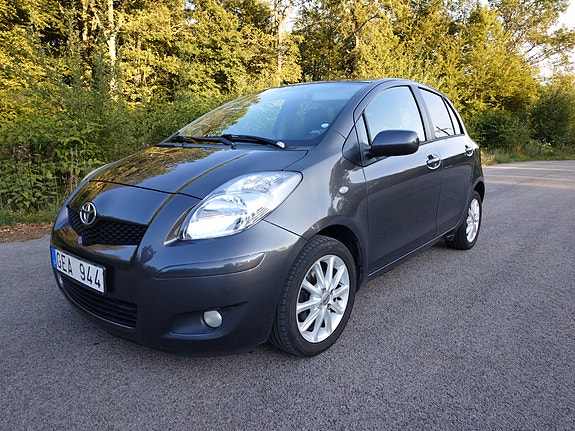 Toyota Yaris 5 of 12