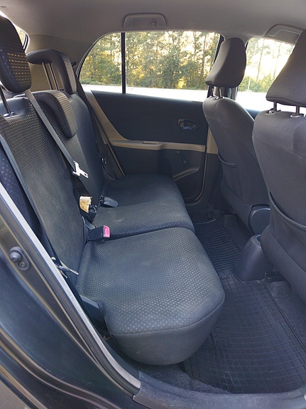 Toyota Yaris 7 of 12