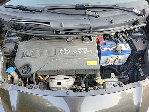 Toyota Yaris 12 of 12