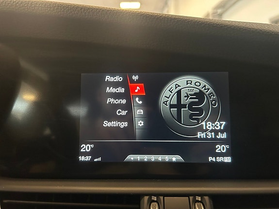 Alfa Romeo Giulia 18 of 29