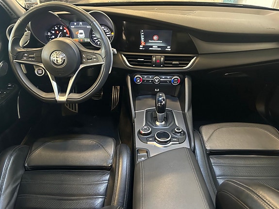 Alfa Romeo Giulia 12 of 29