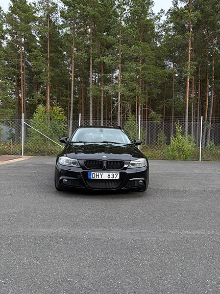 BMW 320d 2 of 15