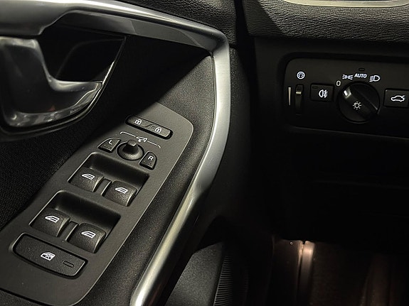 Volvo V40 Cross Country 23 of 24
