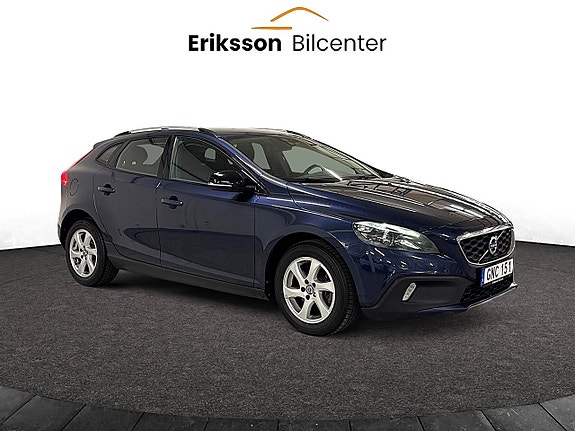 Volvo V40 Cross Country 2 of 24