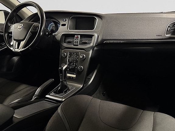 Volvo V40 Cross Country 12 of 24