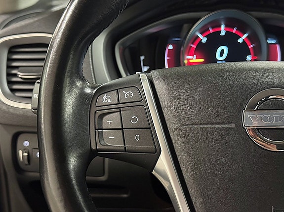 Volvo V40 Cross Country 15 of 24