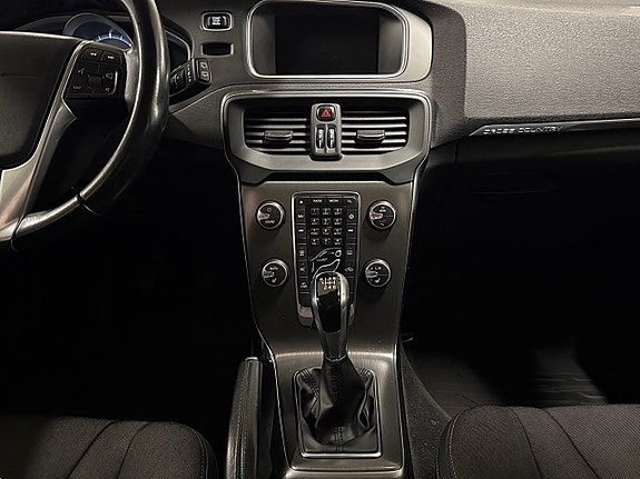Volvo V40 Cross Country 14 of 24