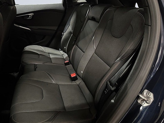 Volvo V40 Cross Country 19 of 24