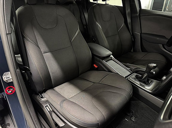Volvo V40 Cross Country 18 of 24
