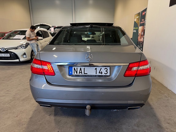 Mercedes-Benz E220 8 of 25