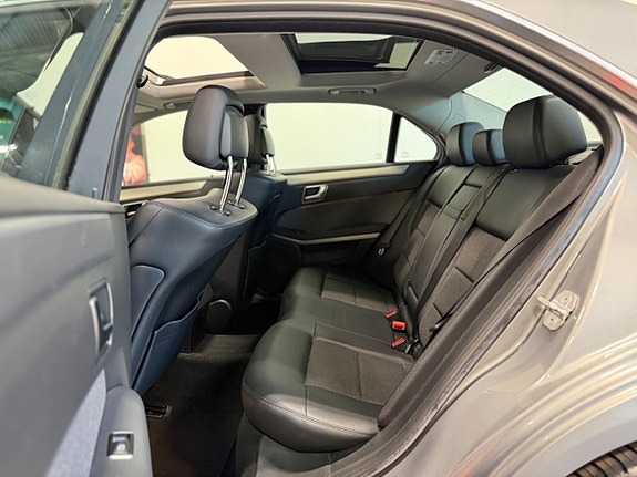 Mercedes-Benz E220 11 of 25