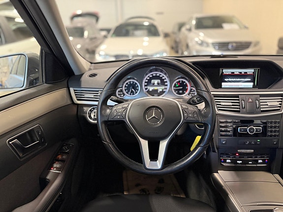 Mercedes-Benz E220 14 of 25