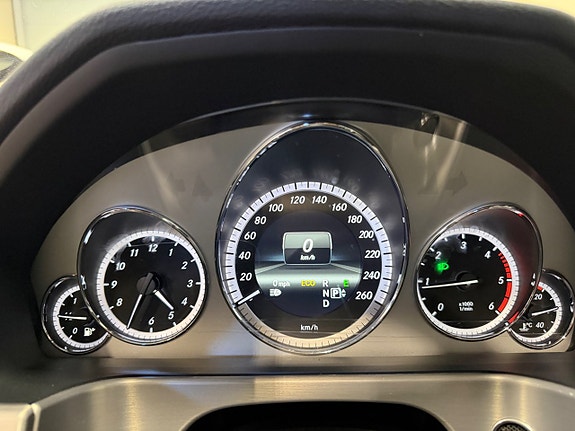 Mercedes-Benz E220 20 of 25