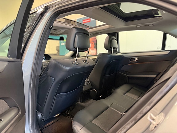 Mercedes-Benz E220 12 of 25
