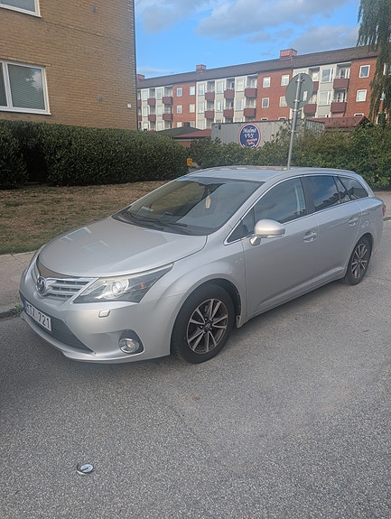 Toyota Avensis 2 of 5