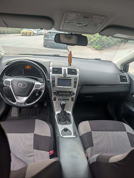 Toyota Avensis 4 of 5