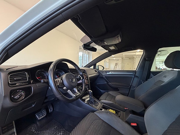 Volkswagen Golf VII 12 of 18