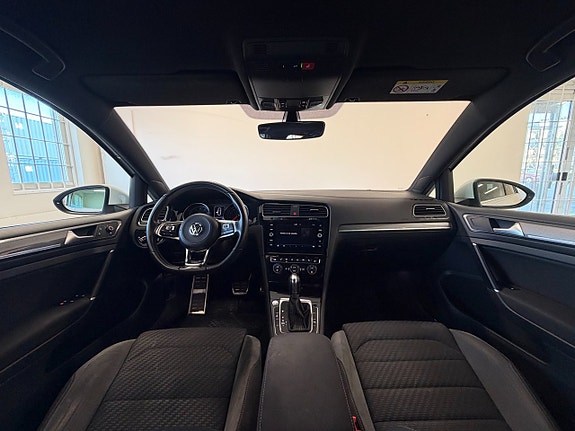 Volkswagen Golf VII 2 of 18