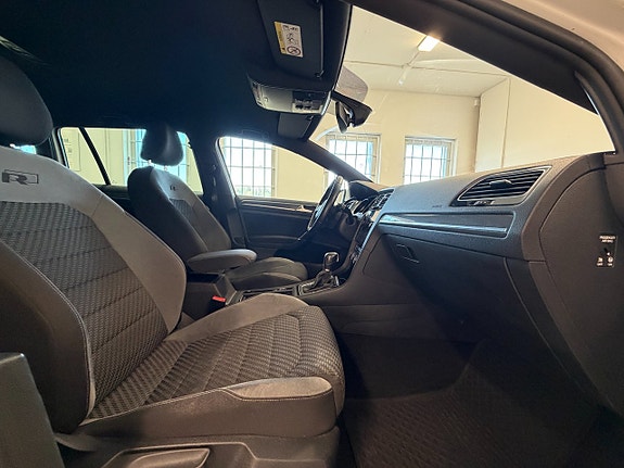 Volkswagen Golf VII 16 of 18