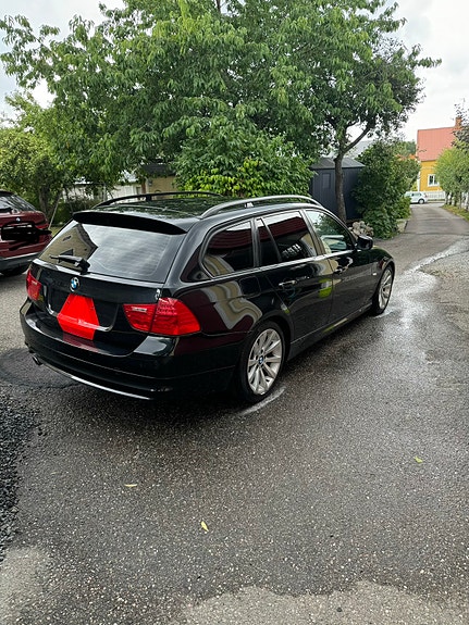 BMW 320i 2 of 8
