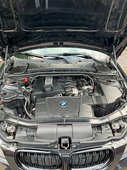 BMW 320i 7 of 8