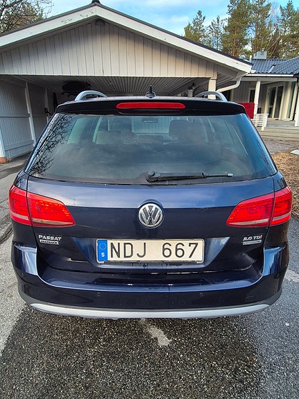 Volkswagen Passat Alltrack 5 of 12
