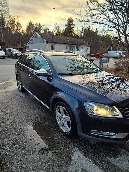 Volkswagen Passat Alltrack 3 of 12