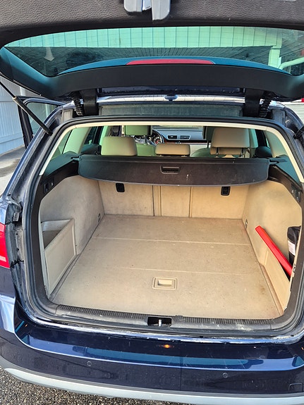 Volkswagen Passat Alltrack 10 of 12