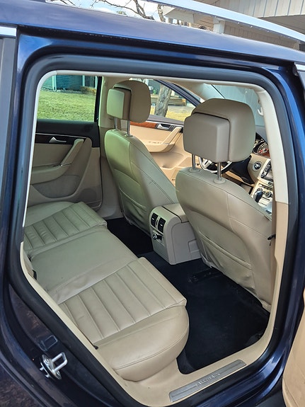 Volkswagen Passat Alltrack 7 of 12