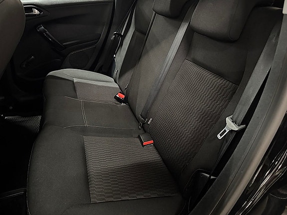 Peugeot 208 19 of 22
