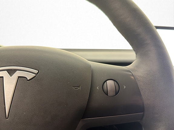 Tesla Model 3 29 of 30